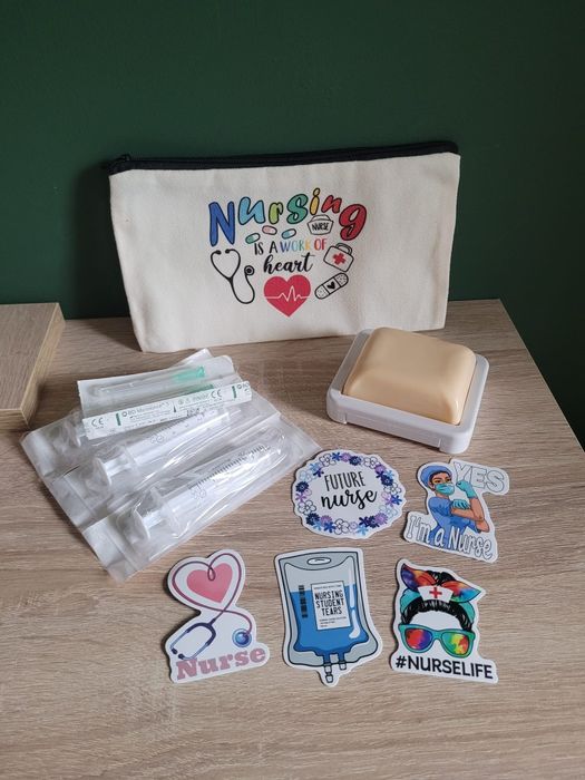 Zestaw do treningu przed egzaminem OSCE - podawanie iniekcji + piórnik