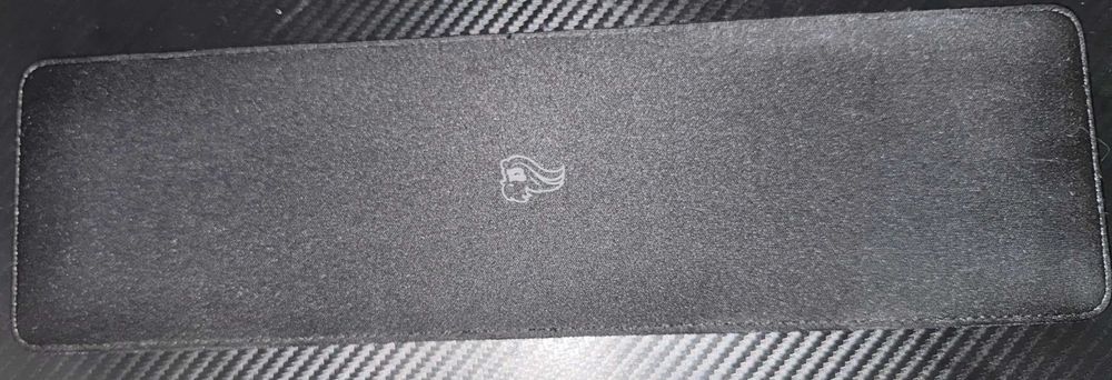 Apoio de Pulso Glorious Stealth Slim TKL Preto