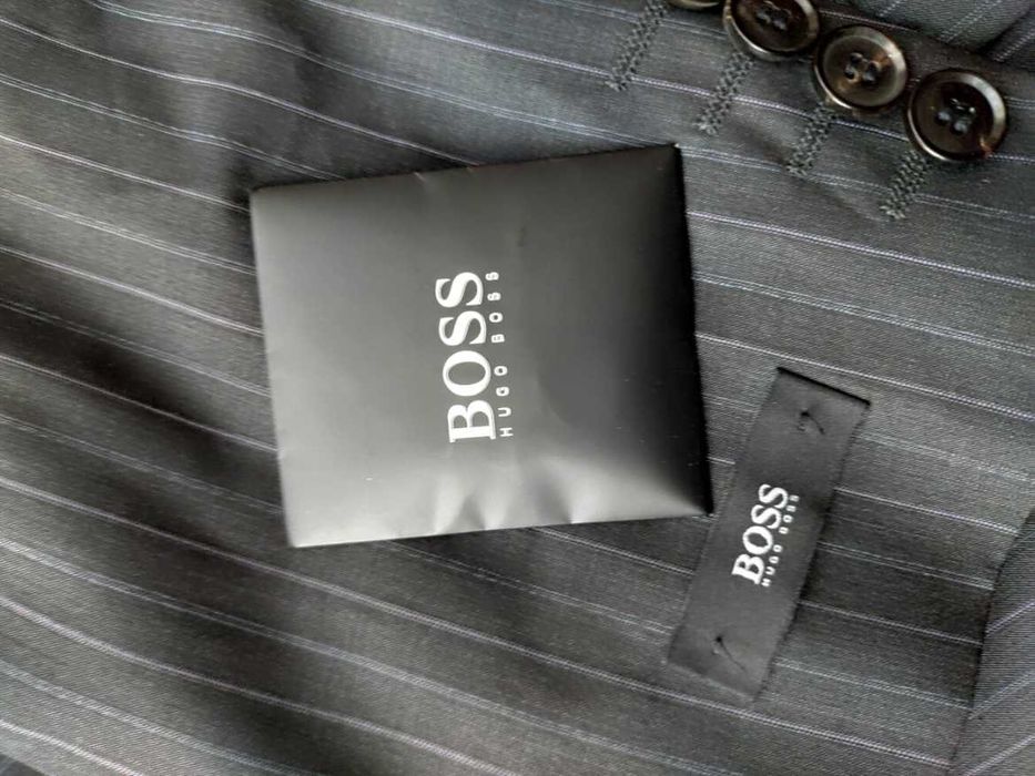 Garnitur Hugo Boss roz. 28/56 Bertolucci/Movie antracyt prążki