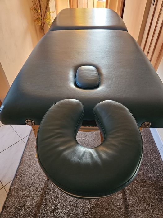 Solidny stół do masażu