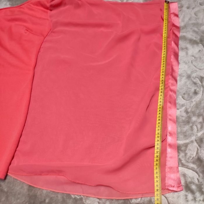 Koralowy top z jednym rękawem z tiulu S/M