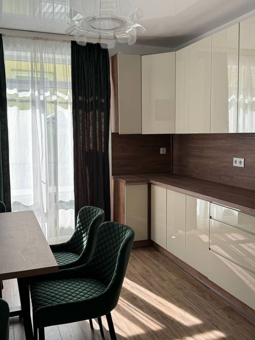 Продаю 2х кімнатну квартиру з і/о та терасою у новобудові біля Подолян