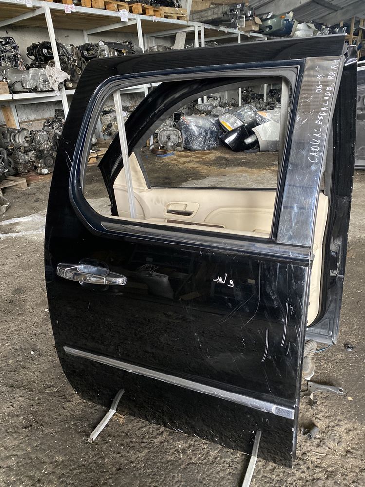 Двери задние правые передние правые Cadillac Escalade 2006-13гг Черные