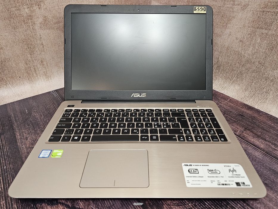 ASUS VivoBook X556UR (Core i5-6200U/8Gb/GeForce 930MX/SSD 1Tb/TN)