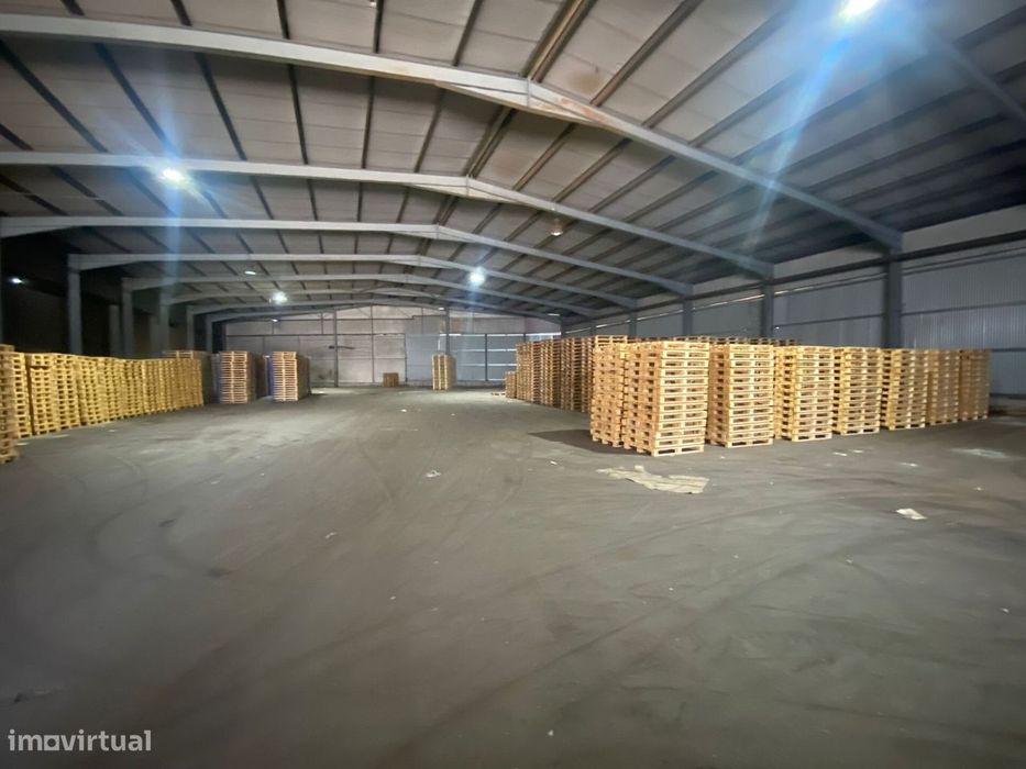 Arrendamento armazém - S. Cláudio de Barco, Guimarães