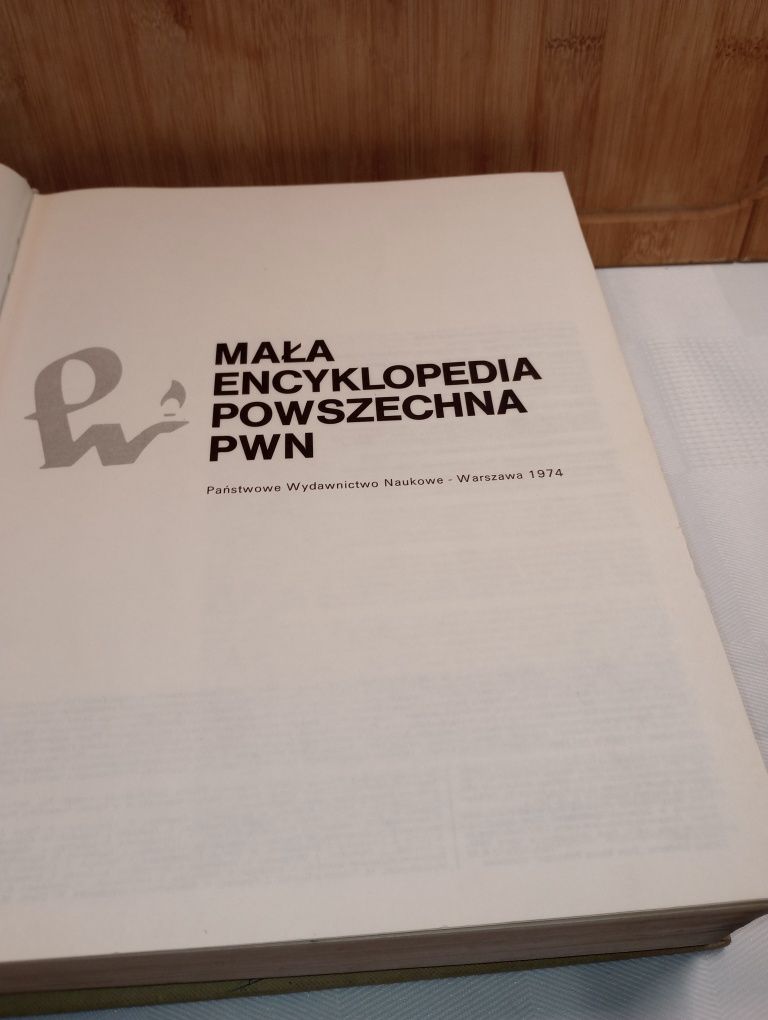 Mała encyklopedia powszechna. PWN.