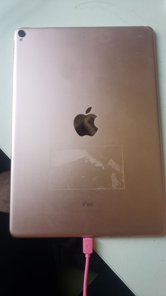 iPad 10.5 a1701 неробочий