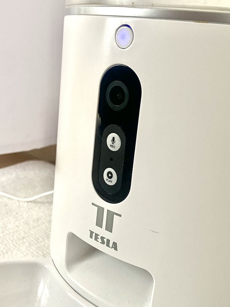 Podajnik do karmy TESLA - WiFi kamera mikrofon głośnik