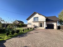 Просторий особняк 258 м² з ділянкою 10 соток – 8 км від центру міста!