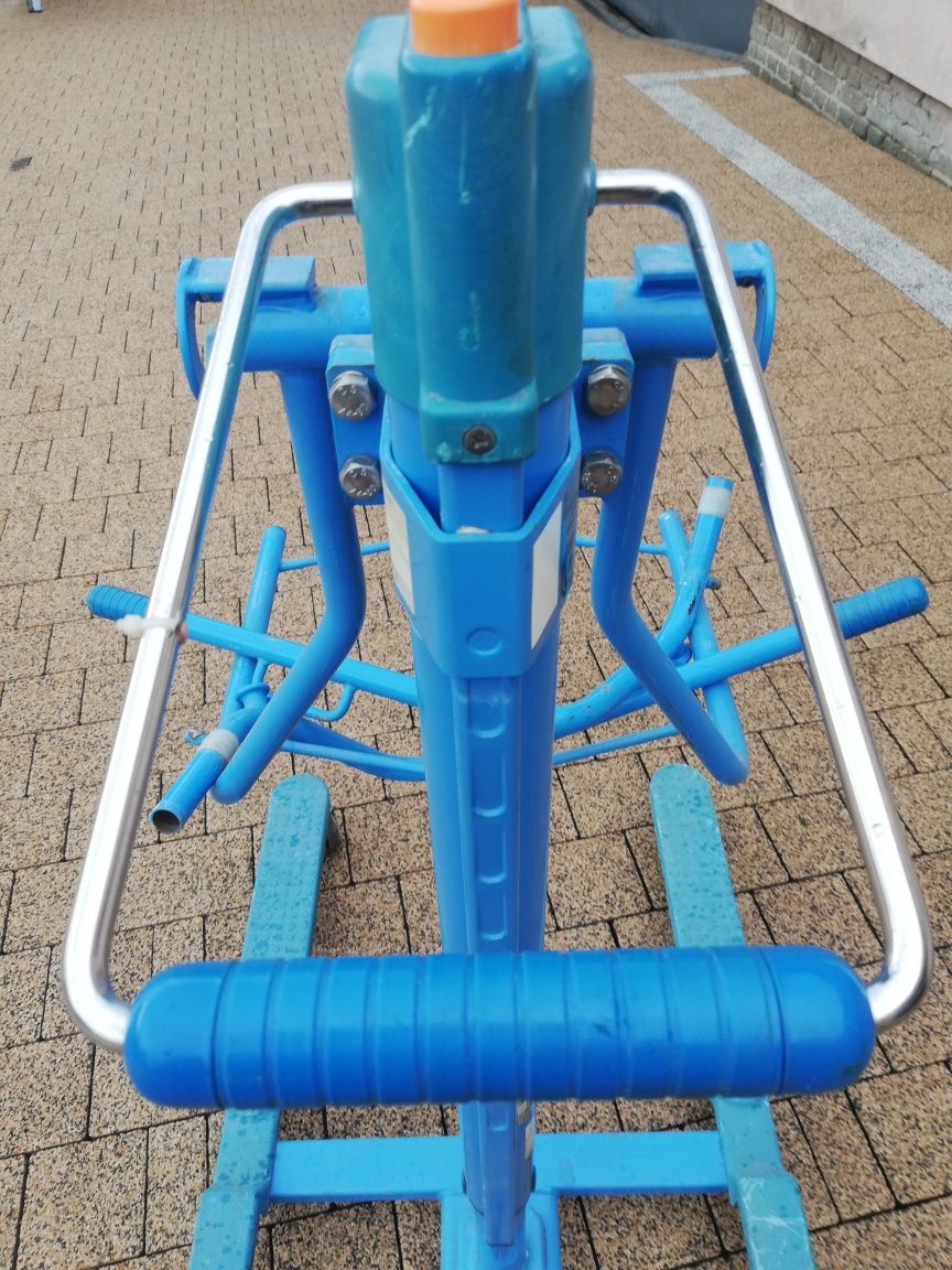 Starocie stary wózek inwalicki z podnośnikiem hydraulicznym