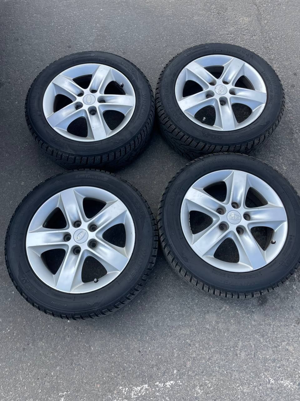 205/55/R16 Taurus,зимняя резина оригинальных дисках Kia в отличном сос