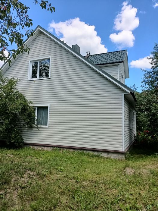 Будинок з гарною ділянкою