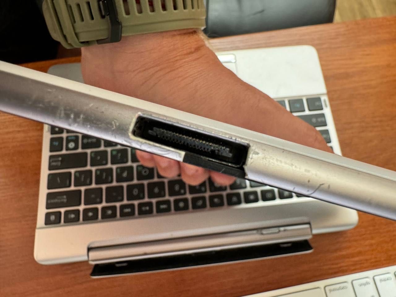 Планшет ASUS TF300T (Читайте описание)