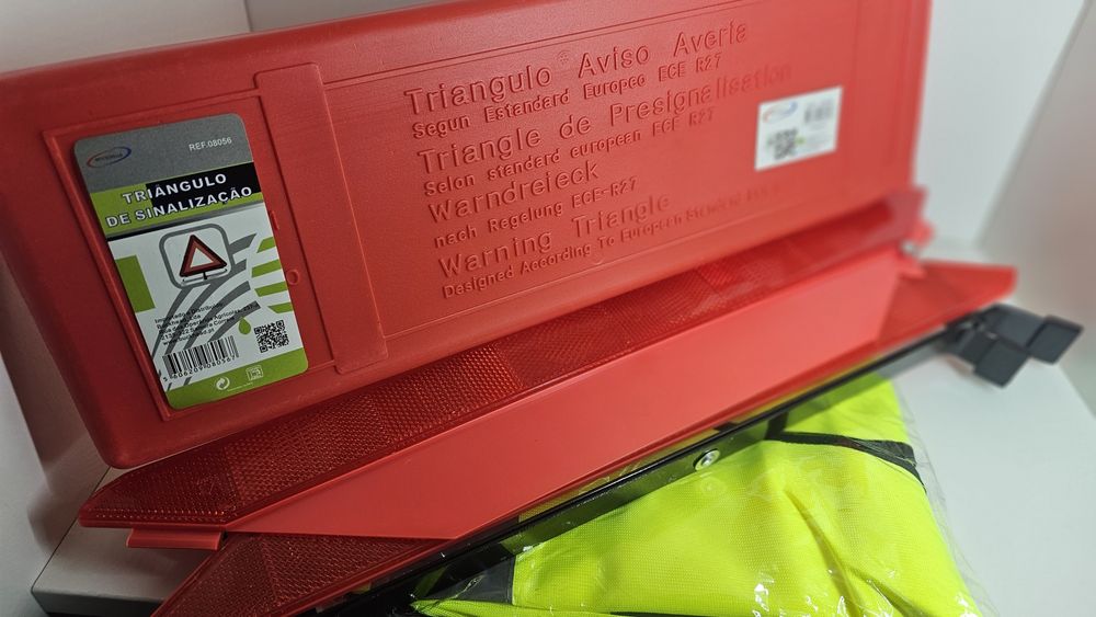 Colete refletor mais triângulo de sinalização
