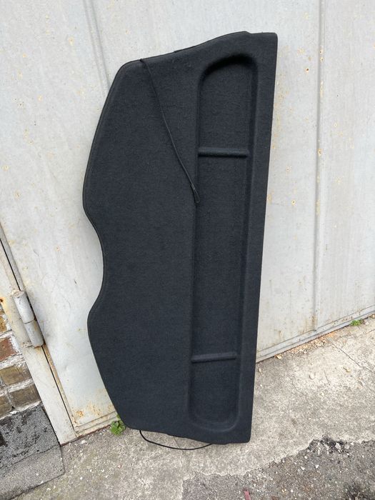 Продам Оригинальную  полку багажника Nissan Leaf 2011-2017