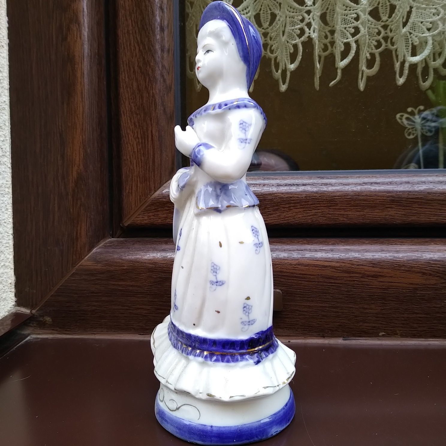 Porcelana dama z instrumentem