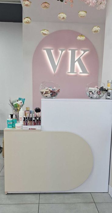 Продаються меблі для магазину / салону - у відмінному стані!