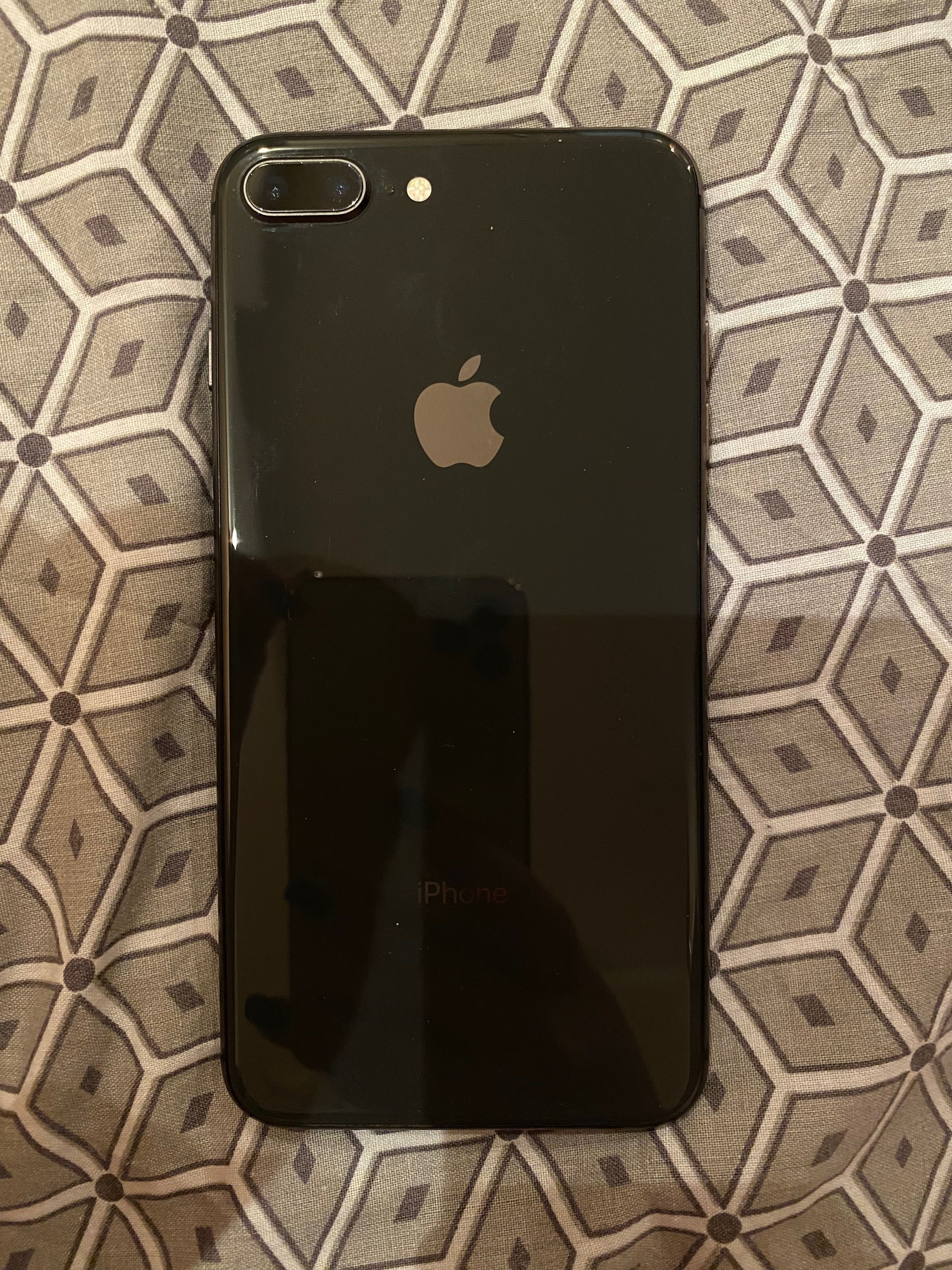 iPhone 8 Plus 64 Gb