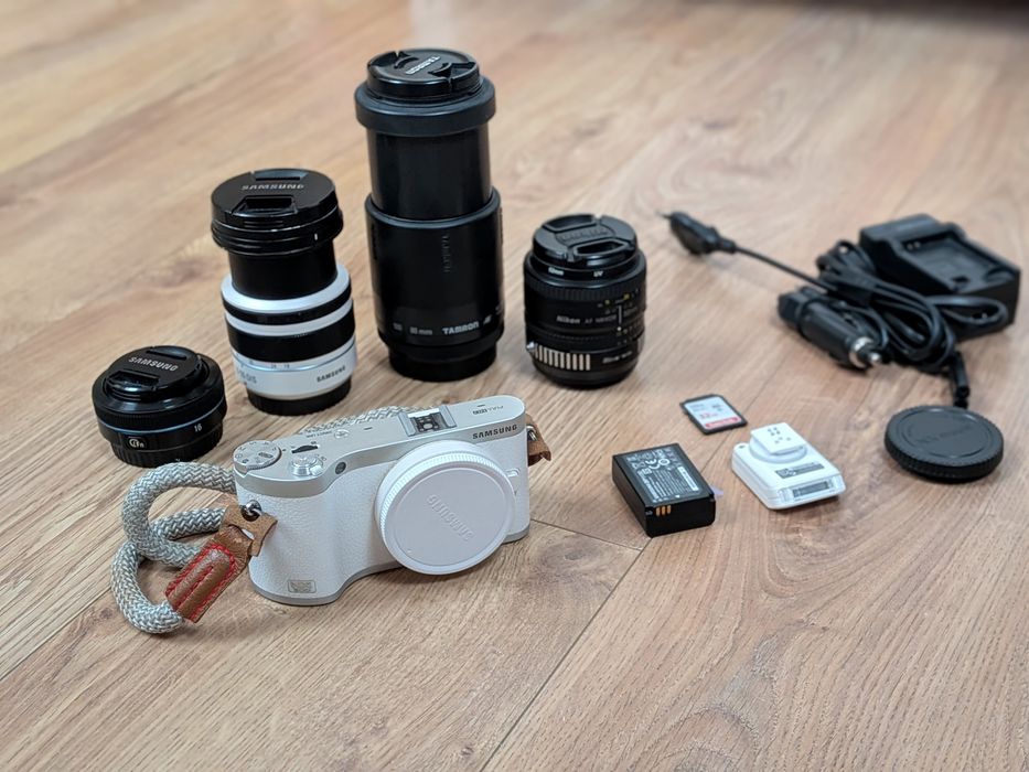 Samsung NX300 + 16 mm NX + 50mm nikkor + 80-210mm tamaron + Vanguard