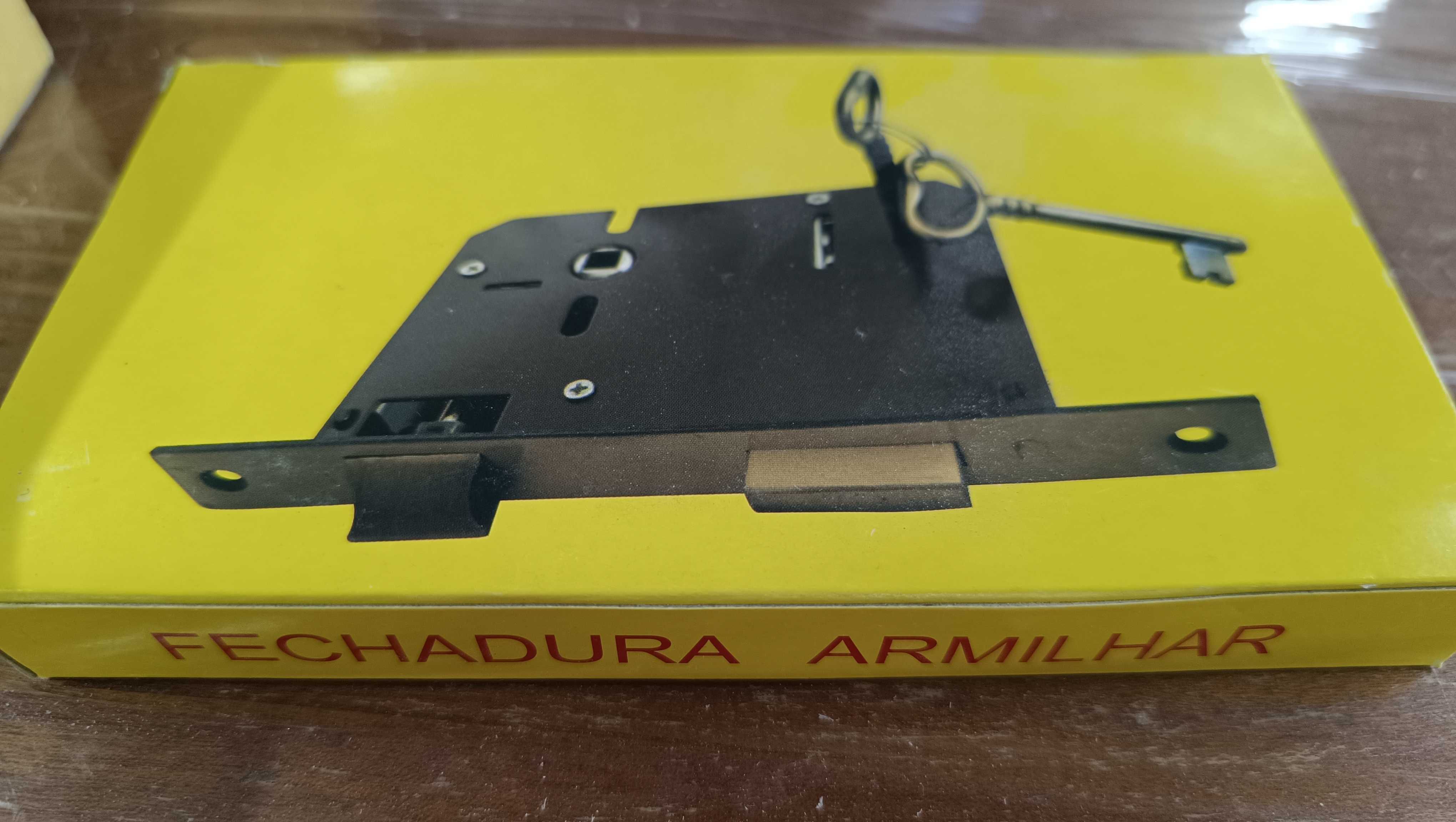 Puxadores de porta e fechaduras novos