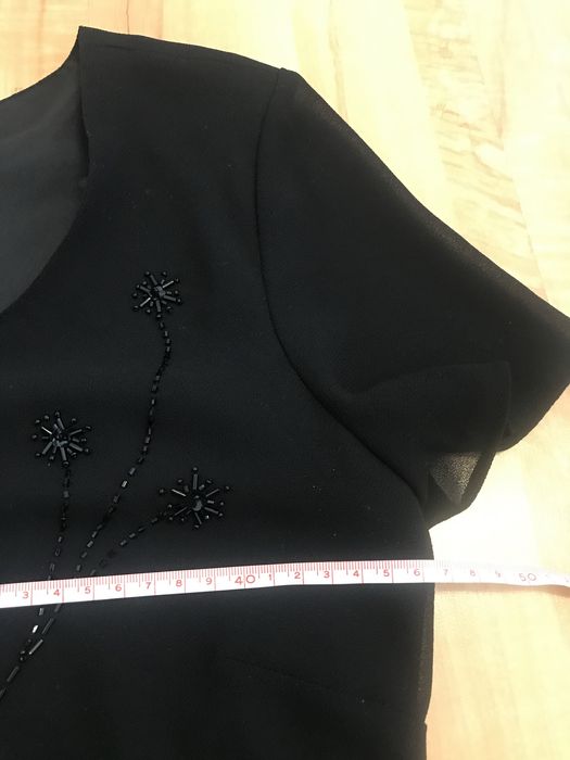 Jessica S M czarna sukienka wizytowa elegancka na podszewce koraliki