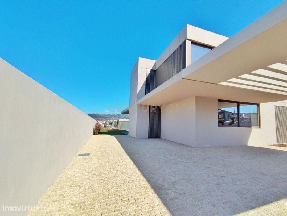 "Villas Jardim" | Moradia T3 | Construção Nova | 3 Frentes | Piscina |