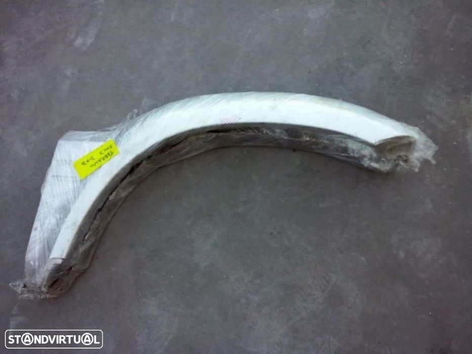 Abas plásticas dos guarda lamas Nissan Terrano II