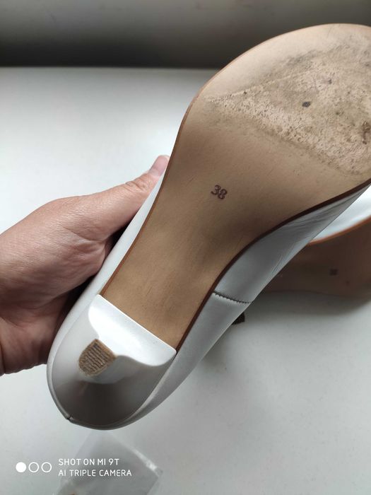 Buty ślubne białe ze skóry na niskim obcasie r. 38