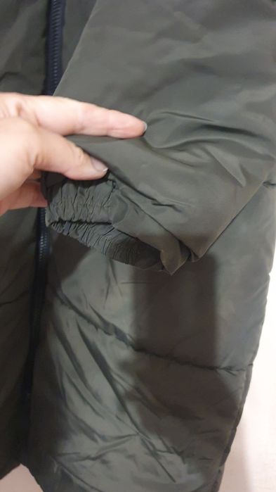 Пуховик жіночий  довгий кольору хакі  утеплений