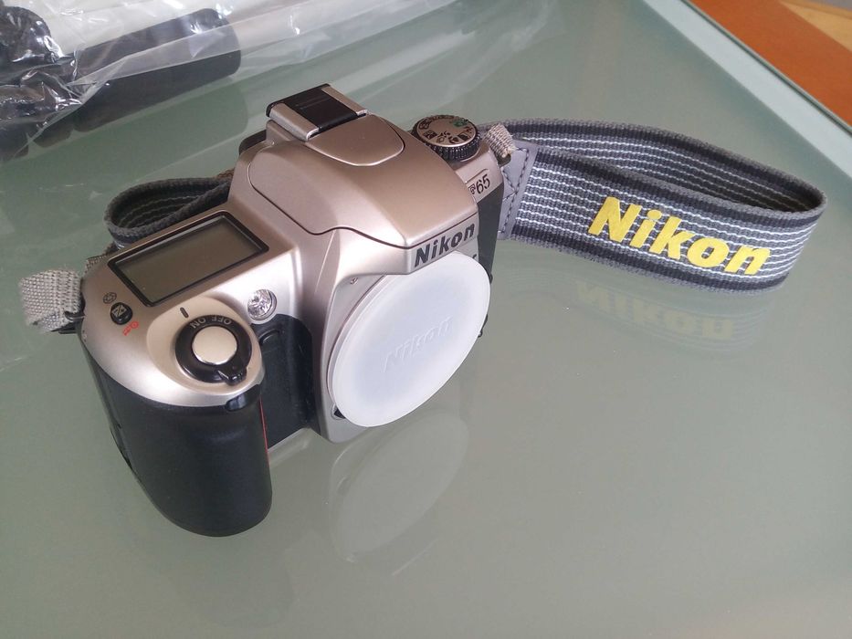 Câmara Analógica Nikon F65  - KIT  +  Bolsa