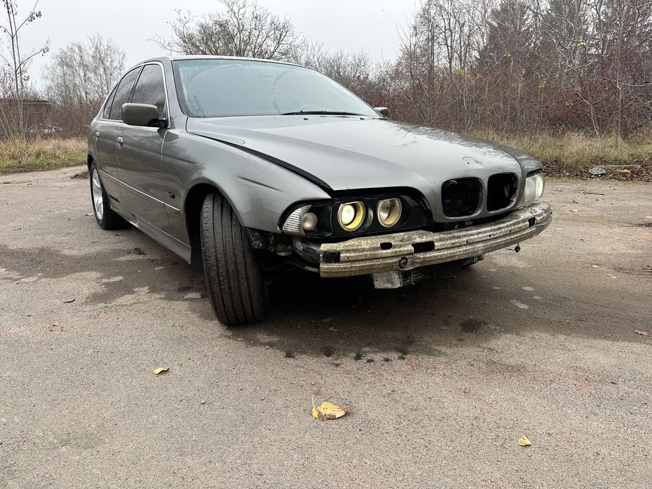 Авто після незначного ДТП на повному ходу