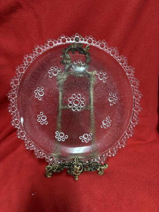 Prato de bolos com relevo