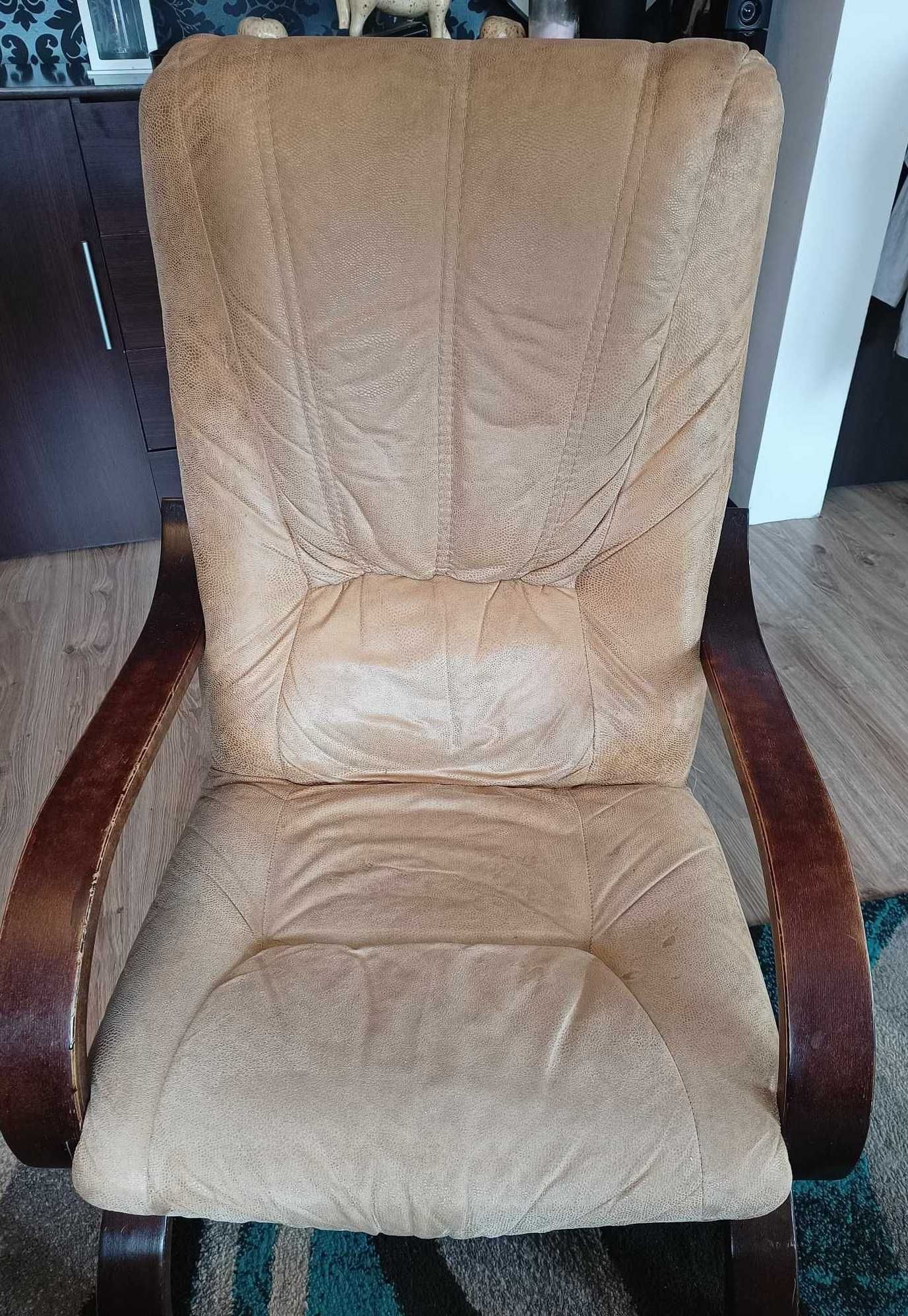 2 fotele, komoda i witrynka