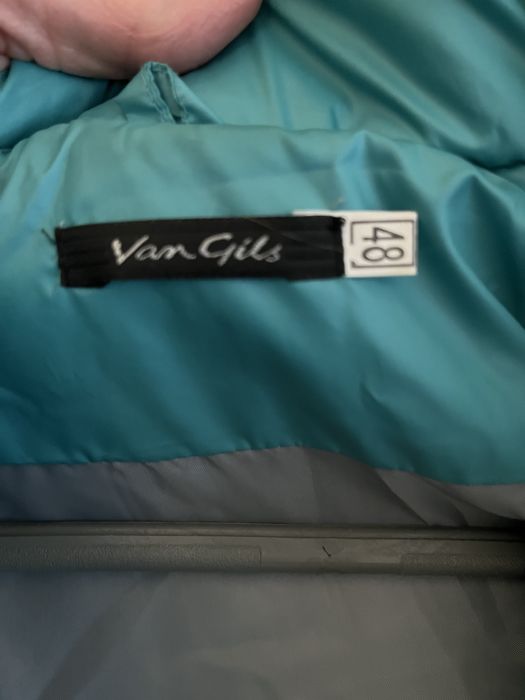 Безрукавка женск болонья’с воротником и капюшеном