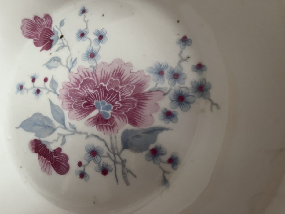 Продаю сервиз столовый на 6 персон