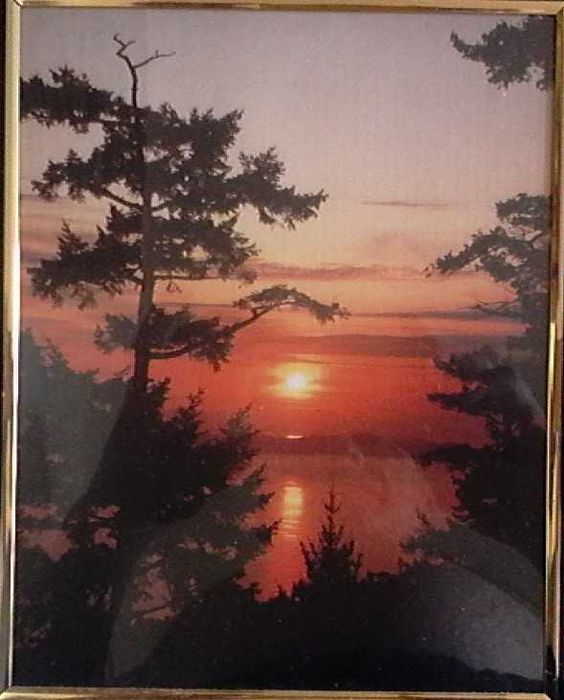 Картина на дереве под лаком и картина под стеклом.