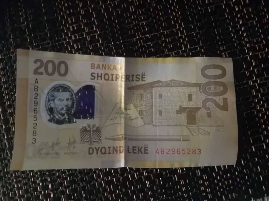 200 lek albańskich