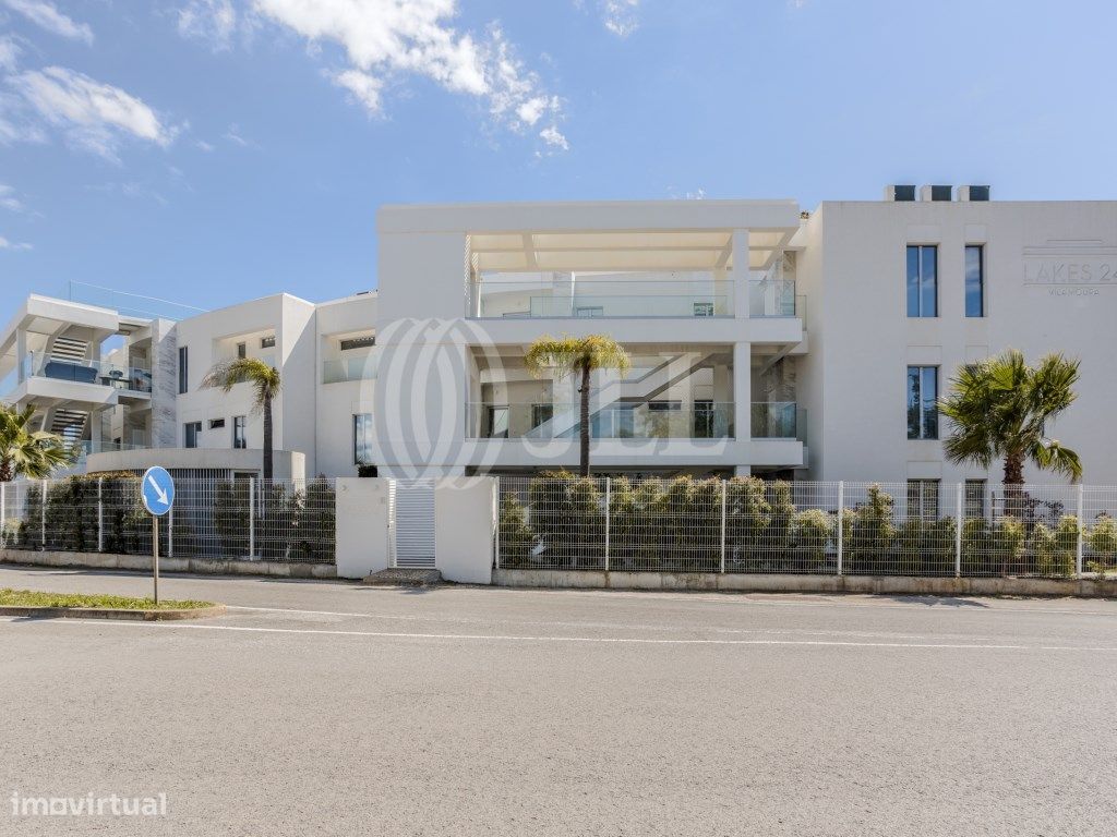 Apartamento T2 com garagem no LAKE 24, em Vilamoura, Algarve