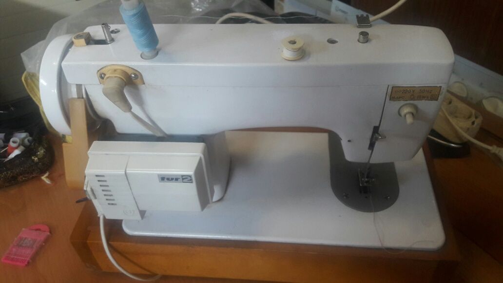 Электрическая швейная машина