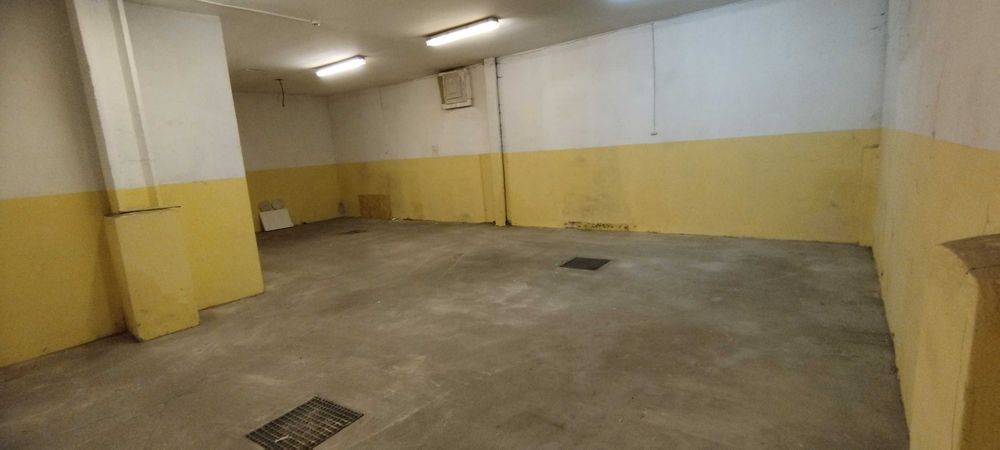 Magazyn 200 m2, hala murowana do wynajęcia. WC, biuro. Blisko zjazdu z