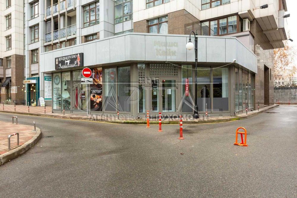 Фасадне приміщеня 195м2  в ЖК Новопечерські Липки