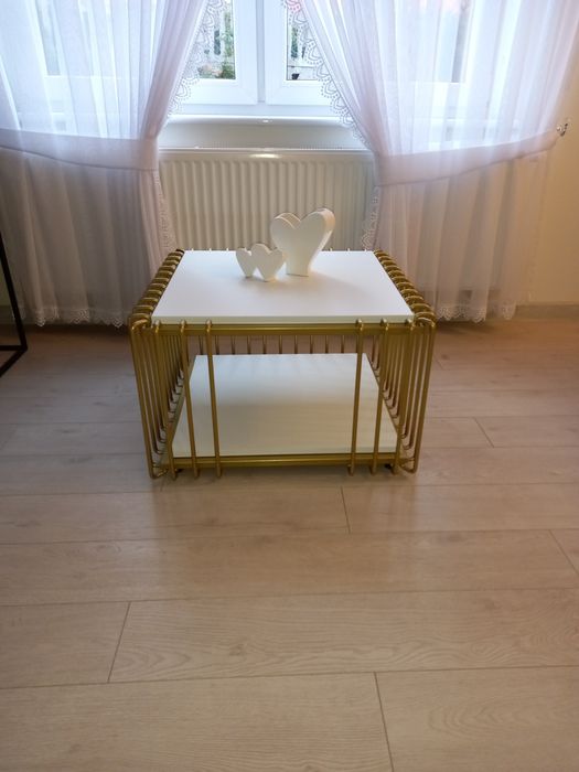 Stolik kawowy do salonu