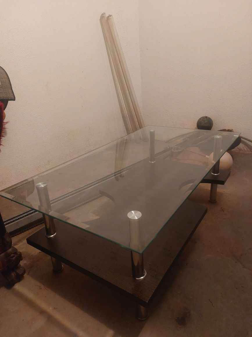 Mesa em vidro e madeira
