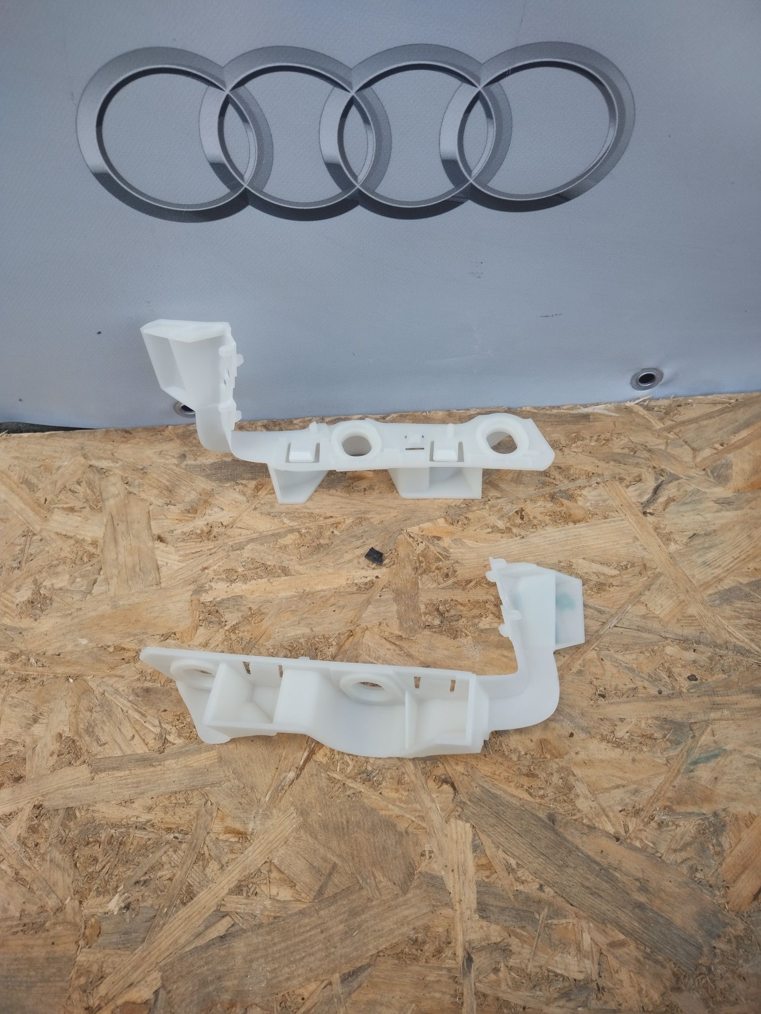 Audi A4 B9 Кронштейн крила Ауді А4 Б9 Кронштейн бампера