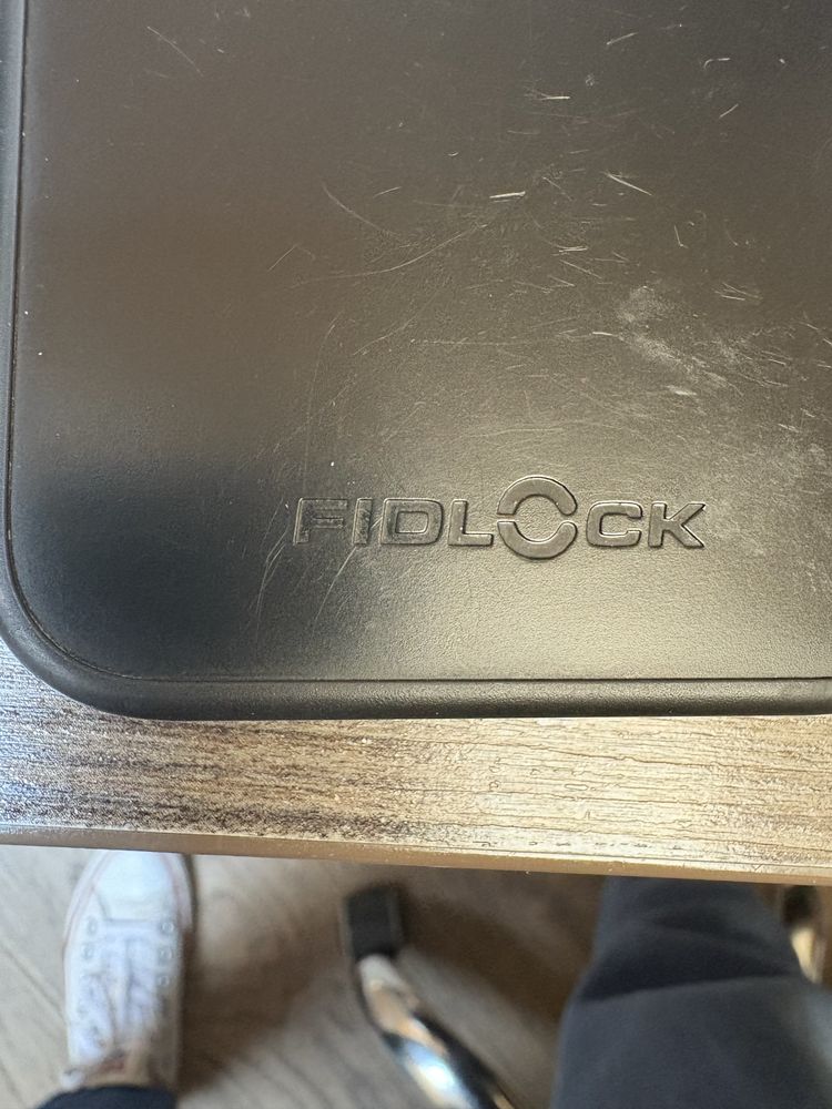 Vacuum etui rowerowe na telefon iphone 13 firmy FIDLOCK