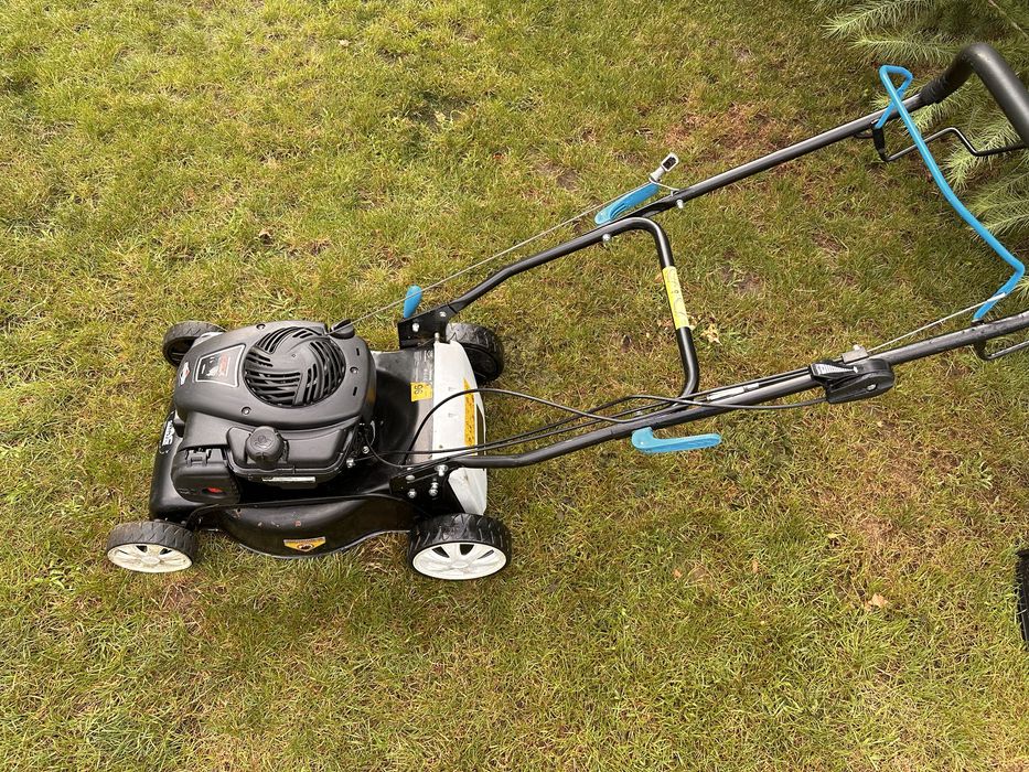 Kosiarka spalinowa z napędem McAllister