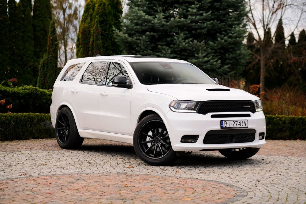 Dodge Durango RT Hemi felgi 22'' biała perła radar