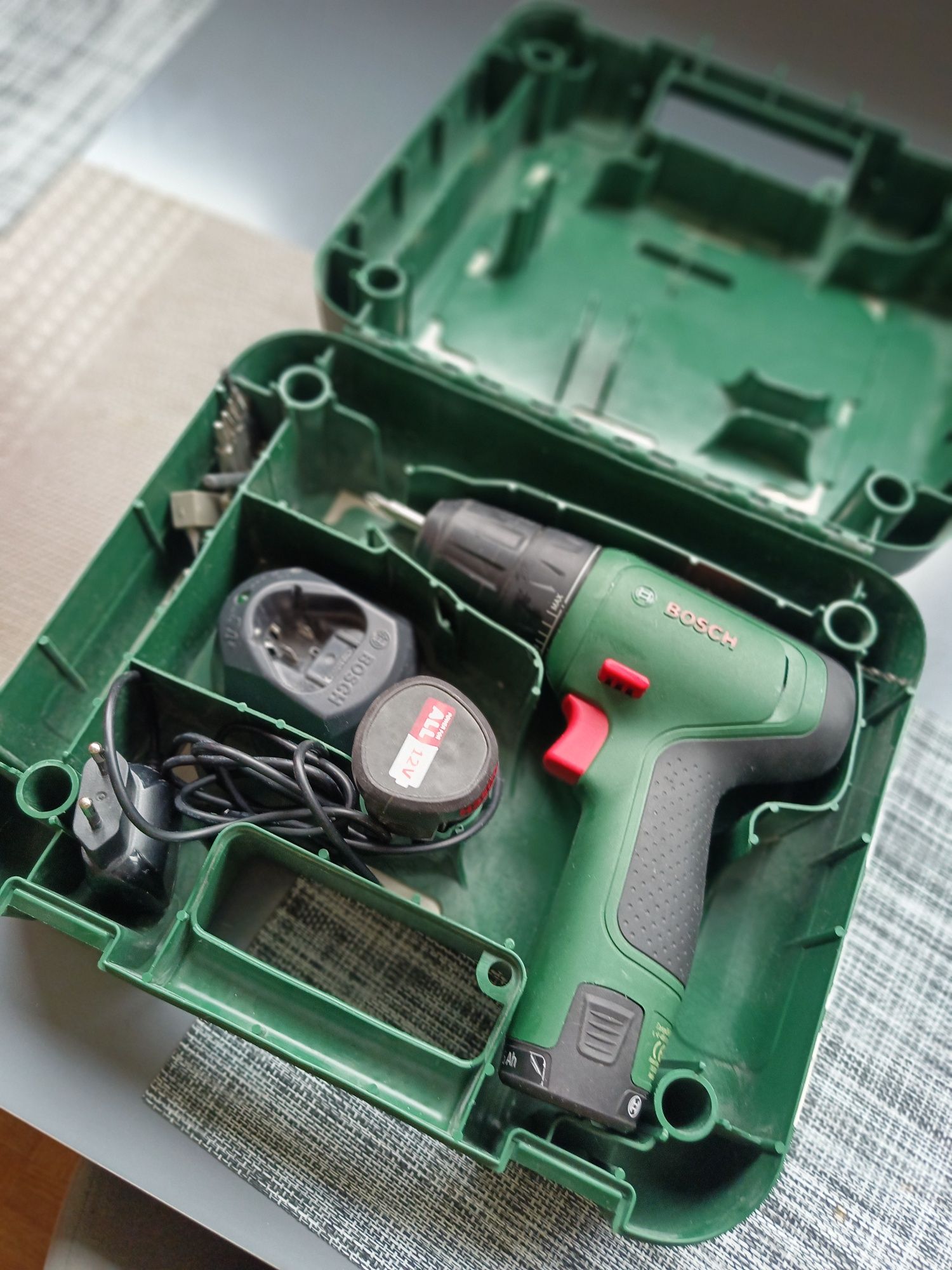 Wkrętarka Bosch Easy Drill 1200.