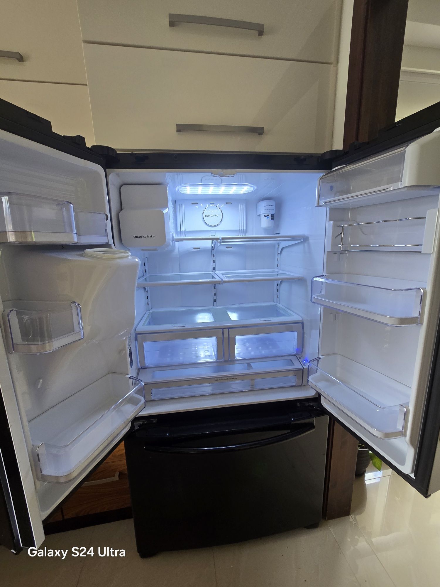 Lodówka Samsung RFG23UEBP