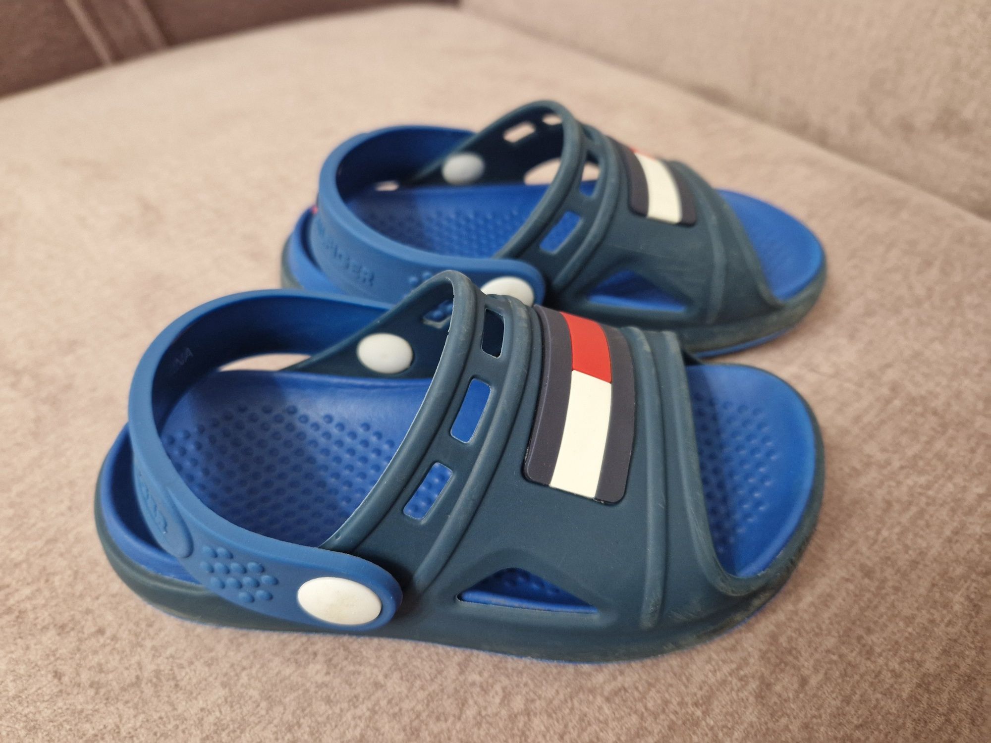 Klapki/sandałki Tommy Hilfiger 24